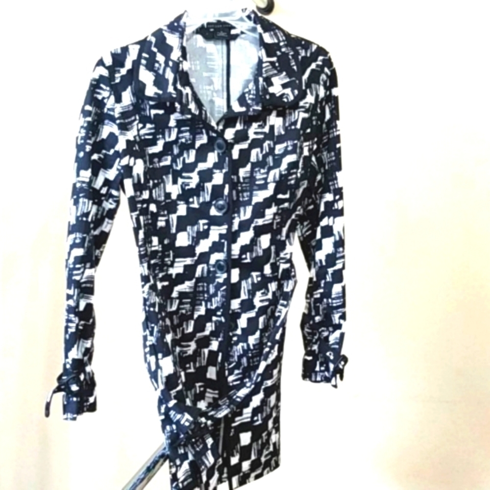 MADISON STUDIO BLACK & WHITE SHORT COAT SZ SMALL